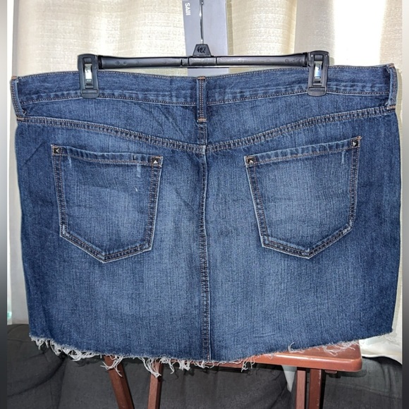 New without tags. Blue old navy jean skirt - Picture 5 of 5